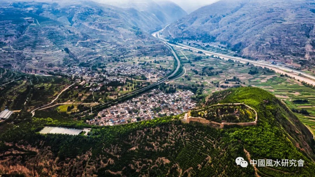 《典籍里的中国》第十期：俯瞰天水卦台山