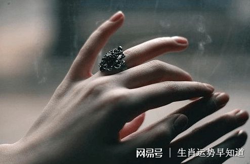 命苦风水堂:手相特征注定了女人命苦